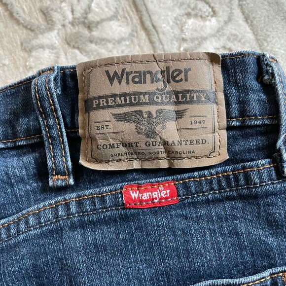❤️ SOLD ❤️Wrangler 34x32 Relaxed Fit Dark Wash Jeans - Picture 5 of 7